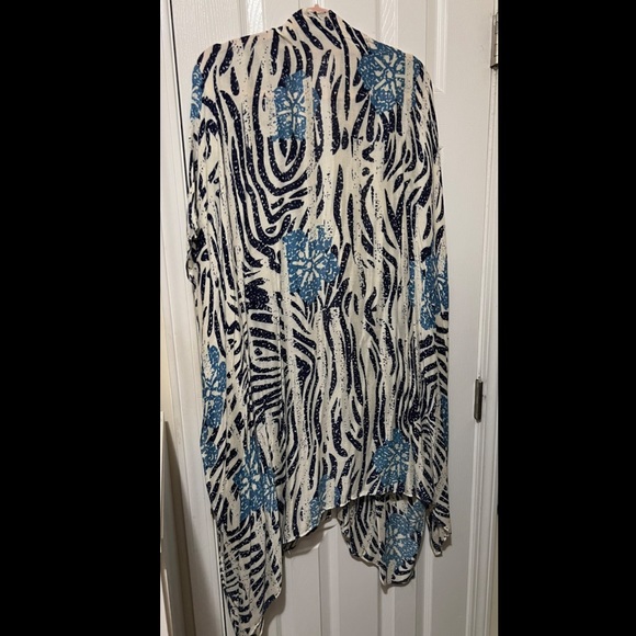 Marcus Adler Floral Caftan / Ruana - Picture 2 of 4